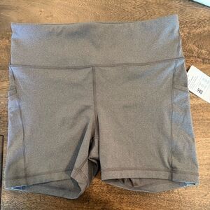 NWT Athleta Interval Stash Shorts w Pockets